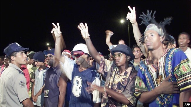 VIII Festival Nacional de Rap y Hip Hop en Alamar, La Habana. Foto tomada el 18 de agosto de 2002. AFP/ Niurka Barroso.