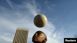Fanáticos del futbol en La Habana.