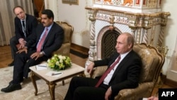 Vladimir Putin con Nicolas Maduro en Moscú