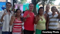 Activistas de #Otro18, este 4 de julio, protestan en el Parque José Martí, en La Habana.