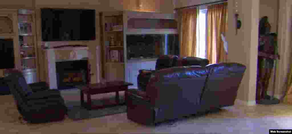 Los muebles de la casa de Yasiel Puig.
