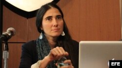 La bloguera cubana Yoani Sánchez en una conferencia de prensa en la Universidad de Nueva York (NYU).