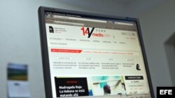 Vista de la pantalla de un ordenador en La Habana (Cuba), donde se observa el diario digital independiente "14ymedio", lanzado por la bloguera opositora cubana Yoani Sánchez.