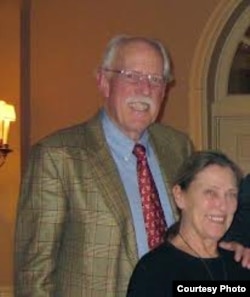 Walter Kendall Myers, y su esposa Gwendolyne, espías de La Habana. Como Montes y Velázquez, Myers estudió en la Johns Hopkins.