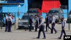 Policías en Cuba.