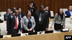 Miembros de la Misión Permanente de Cuba en Naciones Unidas intentan boicotear la presentación de la campaña "¿Presos por qué?".