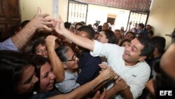 Juan Orlando Hernández, mientras vota en Gracias (Honduras).
