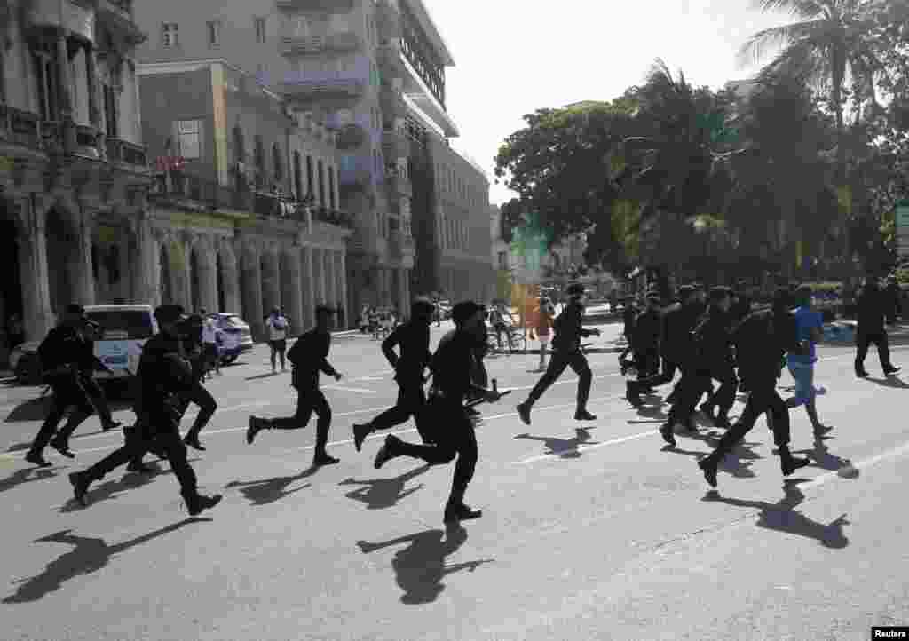 Boinas Negras desplegadas para reprimir a los manifestantes en La Habana.