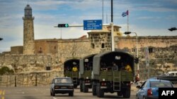 Camiones militares con agentes de civil en La Habana, el 15 de noviembre de 2021, para impedir que se diera la Marcha Cívica por el Cambio.