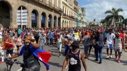 Manifestación pacífica contra el régimen comunista frente al Capitolio Nacional de Cuba, el 11 de julio.