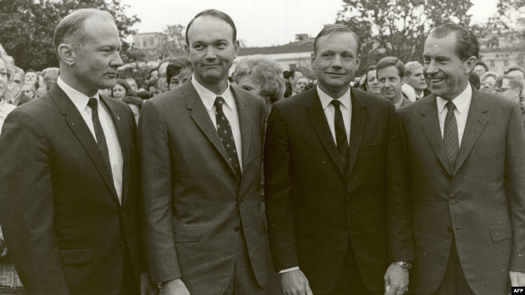 Foto de la NASA tomada el 11 de mayo de 1969, Presidente Richard Nixon (der.) con la tripulación del Apolo 11 (de izq. a der.) Edwin E. Aldrin,Jr., Michael Collins y Neil A. Armstrong.