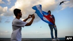 Youtubers cubanos en el Malecón de La Habana (Foto: Archivo).