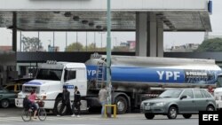 El gobierno cubano respaldó la expropiación por Argentina de YPF, una filial de la española Repsol.