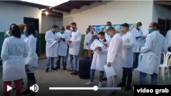 Médicos cubanos premiados en Venezuela. 