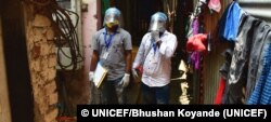 Estos trabajadores sanitarios de la India participan en una campaña de información sobre las vacunas COVID-19 en Mumbai. Foto: © UNICEF/Bhushan Koyande.