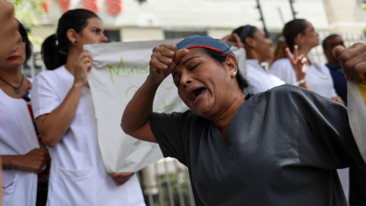 Enfermeras en Venezuela batallan entre los bajos salarios y las pésimas  condiciones de trabajo