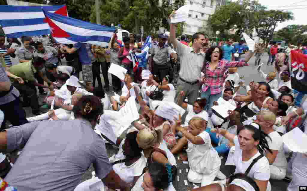 Disidentes cubanos reclaman a la iglesia mediación más activa del estado. 