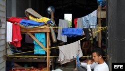 Fotografía del 31 de julio de 2016 de ciudadanos cubanos en tránsito en la población de Turbo, Colombia.