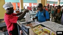 Rebaja de precios a algunos productos básicos en la red de tiendas en abril de este año.