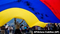 Crecen las expectativas dentro y fuera de Venezuela acerca de cómo serán los próximos 12 meses en la nación sudamericana en materia política, económica y social. Foto: Archivo/AP/Ariana Cubillos.