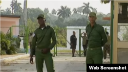 Guardias de una prisión en Cuba.