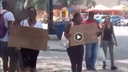 Protesta frente al Parque de la Fraternidad para exigir la liberación de los activistas de UNPACU. (Captura de video/Facebook)