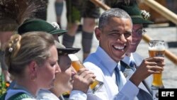 Comida y música alemana para Obama en Alemania.
