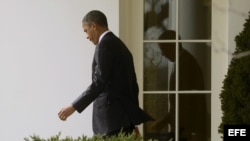 El presidente estadounidense, Barack Obama, sale del Despacho Oval de la Casa Blanca