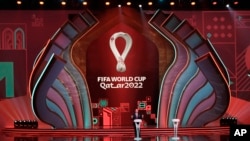 El 1 de abril del 2022, el presidente de la FIFA durante el sorteo de la Copa Mundial de Qatar 2022 en el Centro de Exhibiciones y Convenciones de Doha. (Foto: AP Foto/Hassan Ammar).