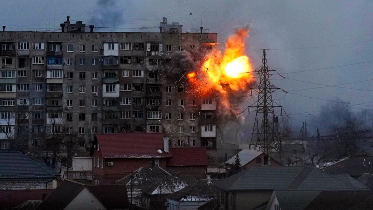 Rusos atacan inmediaciones de Kyiv y bombardean mezquita en Mariúpol