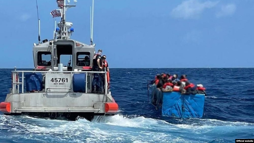 Una embarcación de fabricación casera con varios cubanos a bordo fue interceptada por la Guardia Costera el 9 de marzo, a unas 15 millas al sur de Cayo Hueso. 