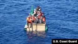 Balseros cubanos interceptados por la Guardia Costera de Estado Unidos. 