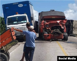 Accidente ocurrido en febrero de 2022 en Sibanicú y Jimbambay, en la provincia de Camagüey, interrumpiendo el tránsito vehicular por ese tramo de la Carretera Central de Cuba.