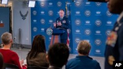 El general Patrick Ryder habla durante una rueda de prensa en el Pentágono, el viernes 3 de febrero de 2023, en Washington. (Foto AP/Alex Brandon)